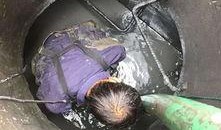 蛙人路边吃瓜,展现水下生活另一面