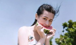 美女高清吃瓜图片大全,美女们吃瓜的瞬间魅力