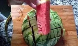 吃无籽西瓜切瓜神器,无籽西瓜神器助你一“刀”到位