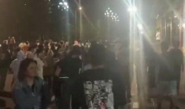 德国吃瓜情侣拍照视频,甜蜜瞬间引网友热议