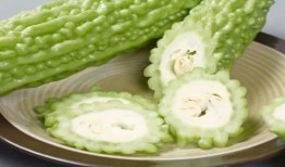 浙江男子吃瓜,瓜中竟藏有神秘物品！