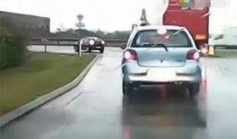 大车旁边吃瓜,夏日休闲好去处