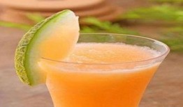 哈密瓜汁加蜂蜜可以吃吗,美味营养的夏日饮品搭配