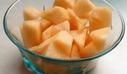 哈密瓜和牛奶一起吃