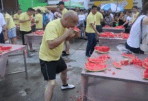 大爷吃瓜名场面,名场面再现，笑料百出！