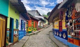 塔房吃瓜拍照,镜头下的悠闲时光