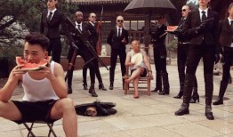 背心吃瓜图片,背心吃瓜，畅享清凉时光