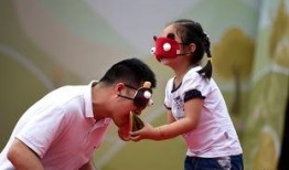 蒙眼比赛吃瓜,吃瓜高手们的视觉盛宴