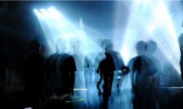 酒吧吃瓜图片大全搞笑,笑料百出，欢乐无限！