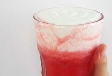 白色恋人吃瓜,瓜田里的甜蜜诱惑