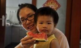 郑州小表妹吃瓜