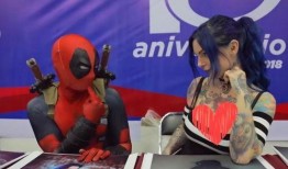 吃瓜漫展,吃瓜狂欢，二次元世界里的欢乐盛宴