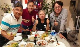 酒吧吃瓜图片大全搞笑,笑料百出，欢乐无限！