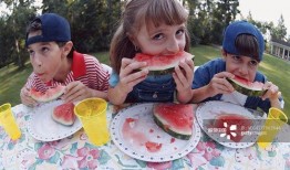 摄影吃瓜群众,捕捉社会百态的瞬间