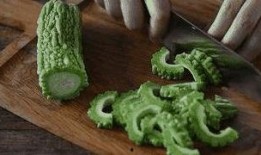 吃凉瓜口苦,揭秘夏日消暑美食的微妙滋味