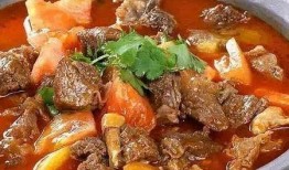 牛婶吃瓜,田园风光中的欢乐时光