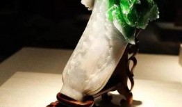 牛牛翡翠莲蓬吃瓜