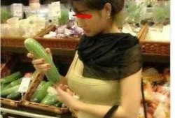 白衣教练挑杯吃瓜,一场别开生面的趣味挑战