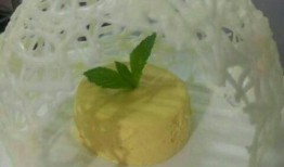 白色恋人吃瓜,瓜田里的甜蜜诱惑