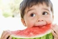 图片男孩吃瓜头像高清,高清男孩吃瓜头像，夏日清凉一夏