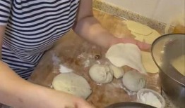 阳台吃瓜事件酒店,酒店意外成焦点，揭秘背后真相