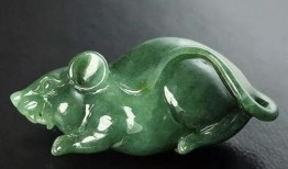 牛牛翡翠莲蓬吃瓜